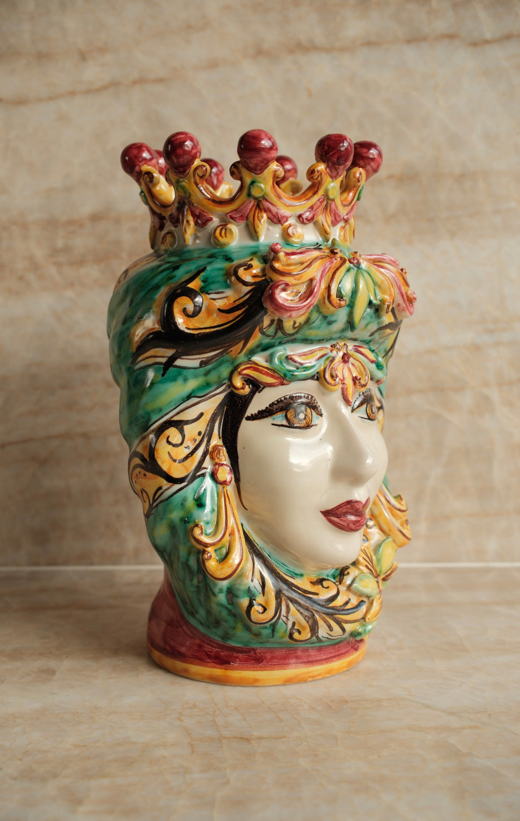 Noto Donna Klein
