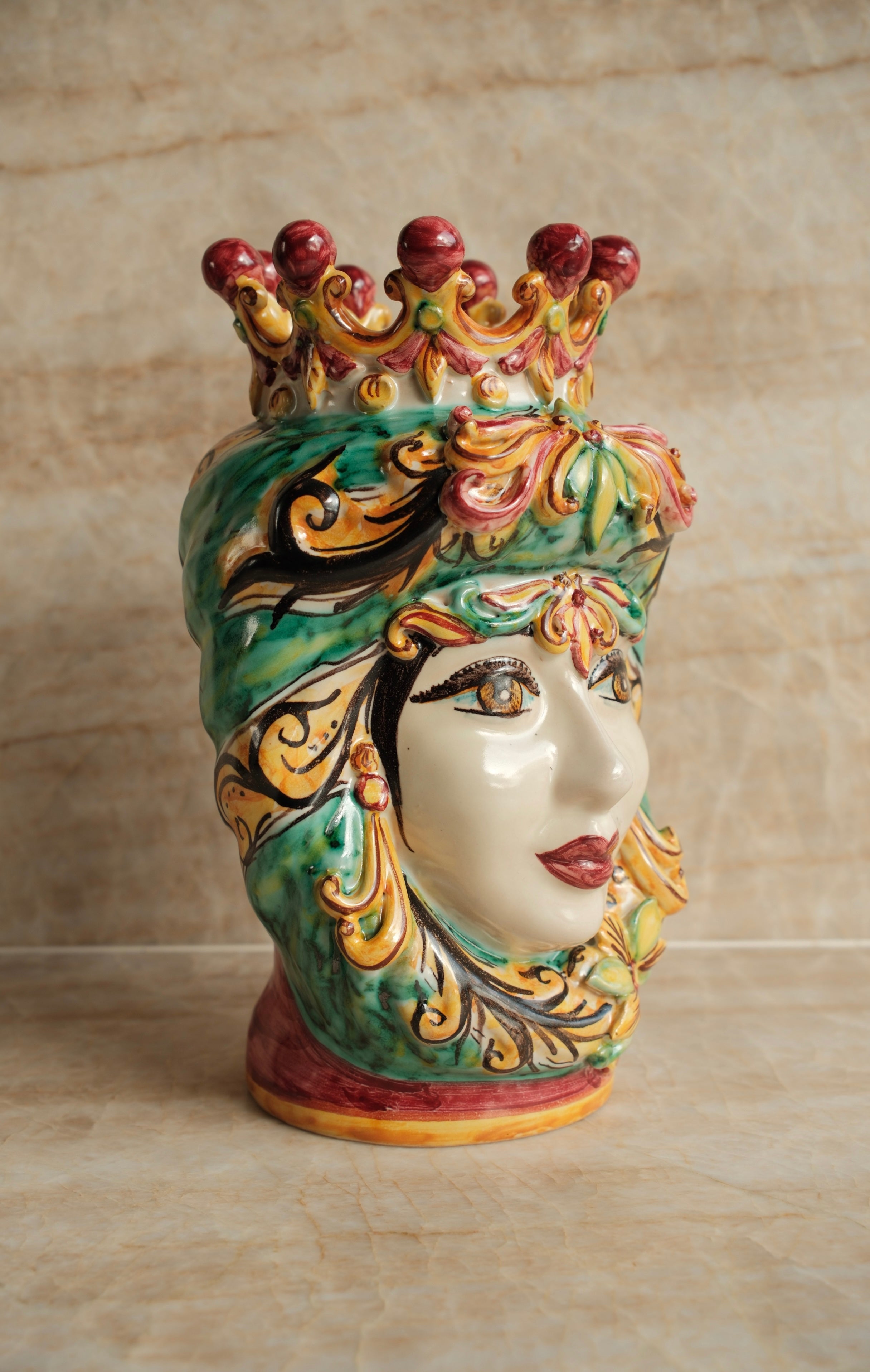 Noto Donna Klein